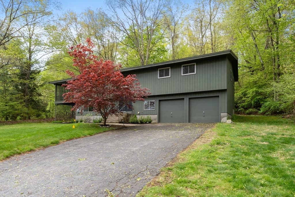 86 Framingham Road, Southborough MA 01772