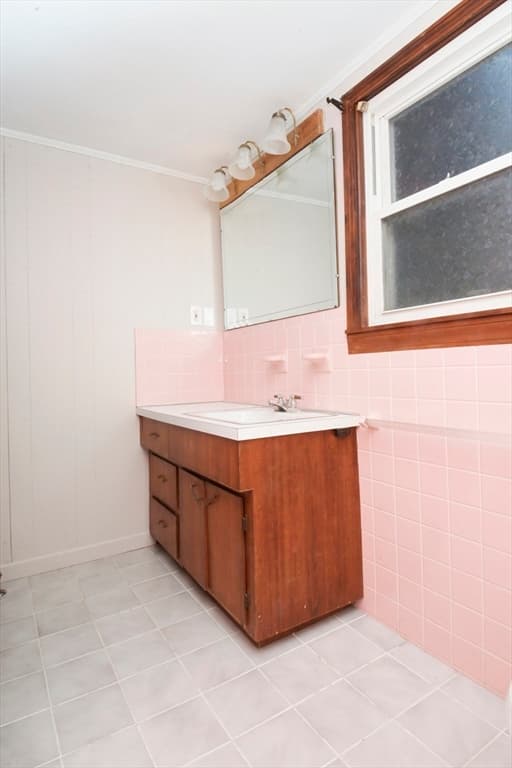 Multi Family at 177 Pleasant St, Whitman MA 02382, photo 14 of 25