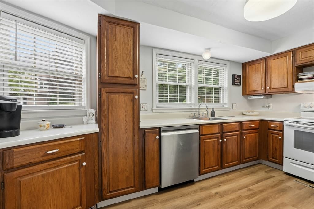 Condominium at 14 Hovey Pond Dr # 14, Grafton MA 01536, Grafton, photo 9 of 29