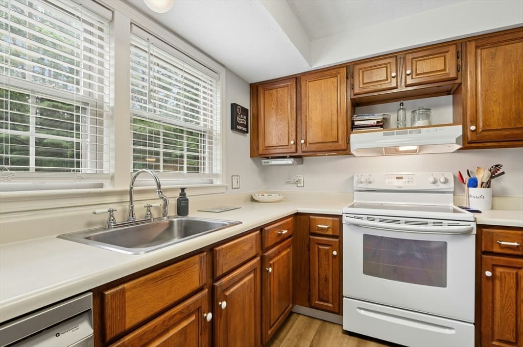 Condominium at 14 Hovey Pond Dr # 14, Grafton MA 01536, Grafton, photo 10 of 29