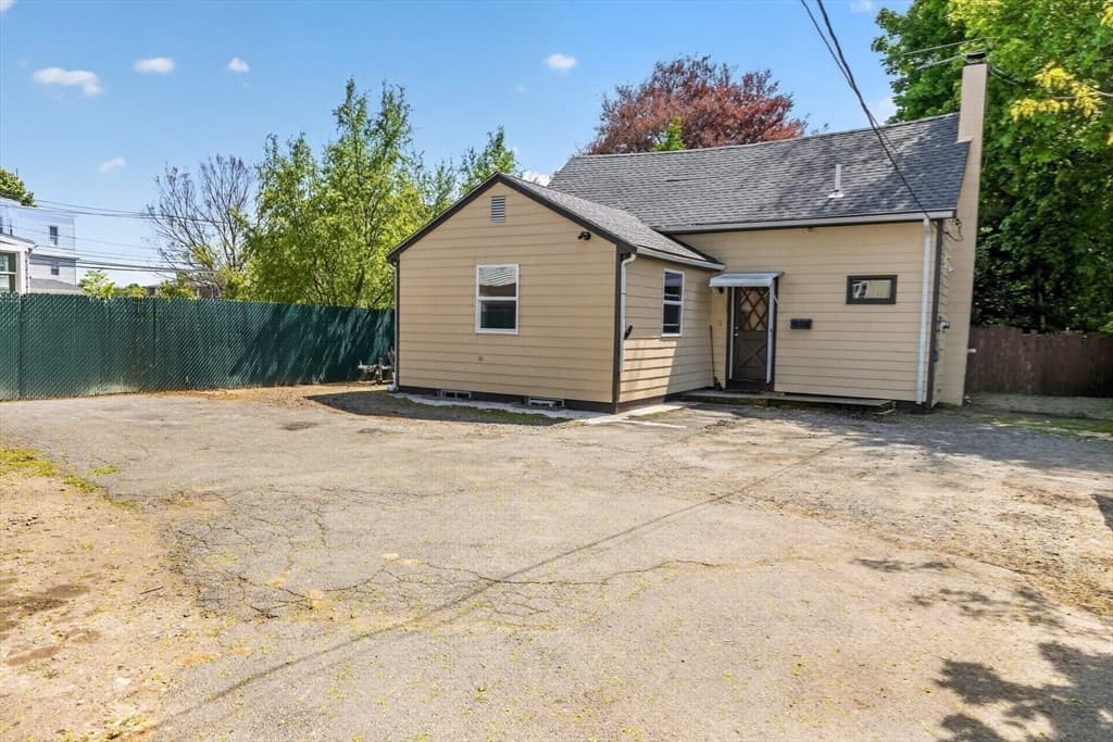 2 Mill St, Beverly MA 01915 photo 3