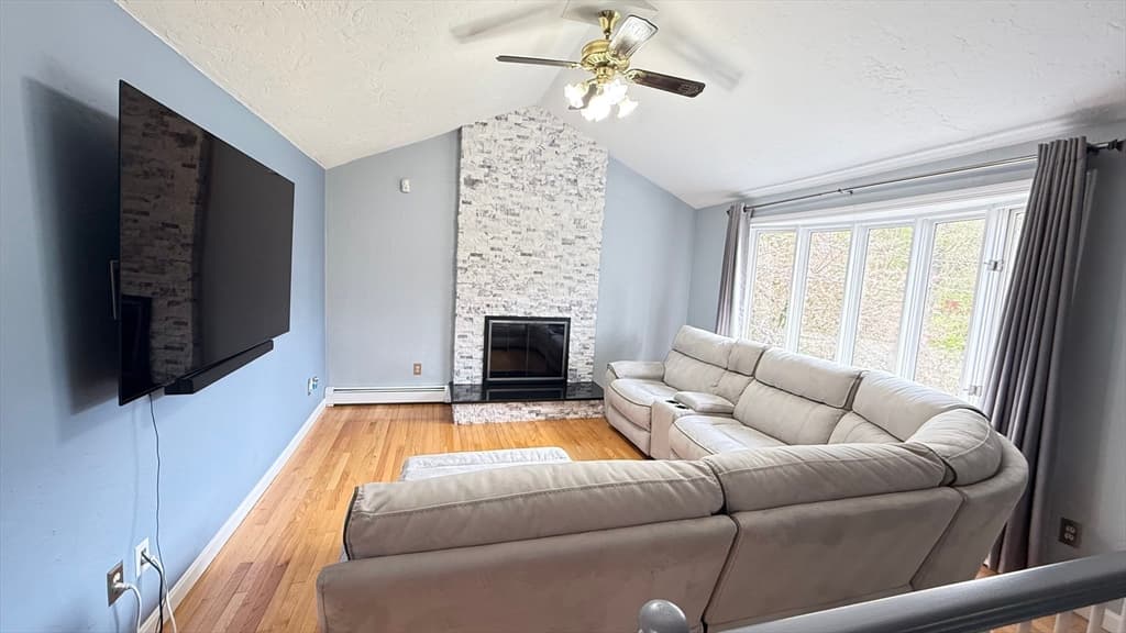 83 Ash St, Spencer MA 01562 photo 3