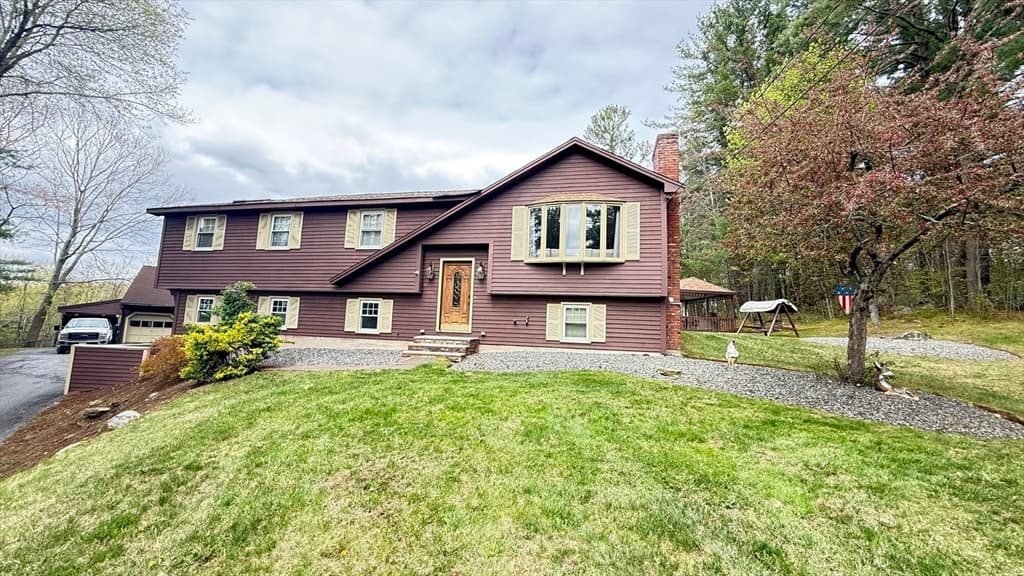 83 Ash St, Spencer MA 01562