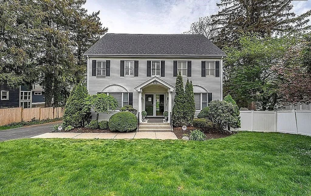 396 Dedham St, Newton MA 02459