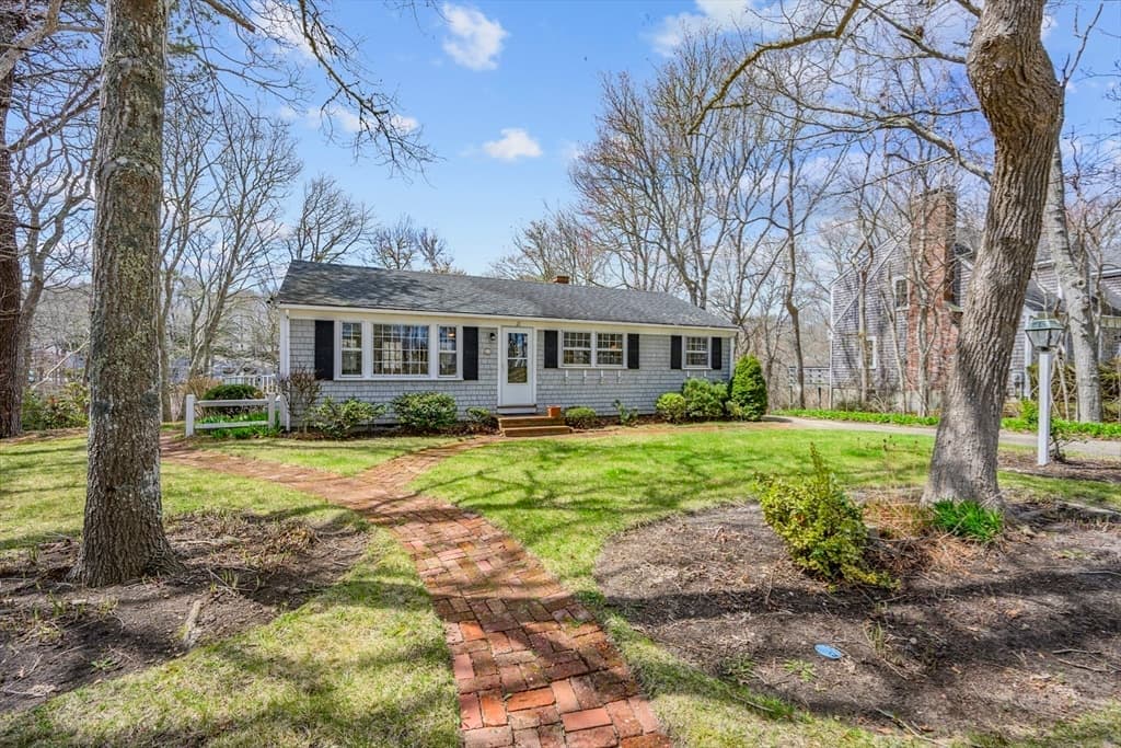 Single Family Residence at 21 Uncatena Rd, Mashpee MA 02649, photo 2 of 35