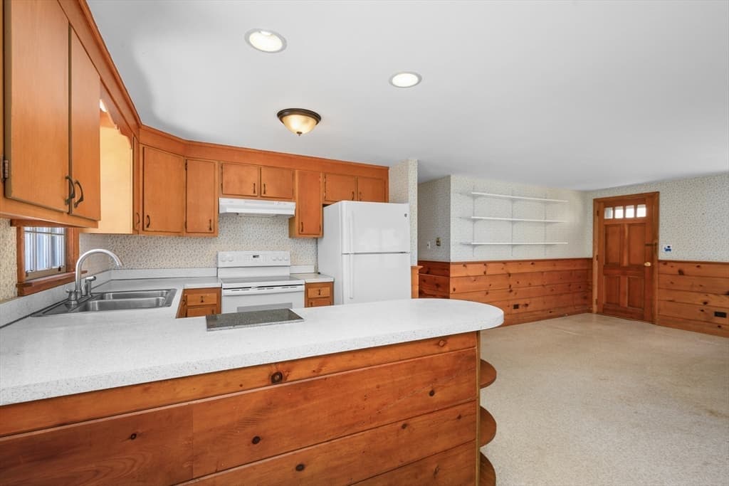 Single Family Residence at 21 Uncatena Rd, Mashpee MA 02649, photo 6 of 35