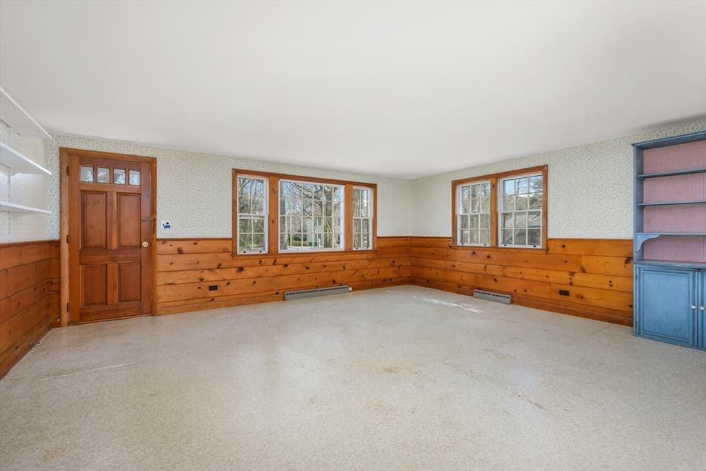 Single Family Residence at 21 Uncatena Rd, Mashpee MA 02649, photo 5 of 35