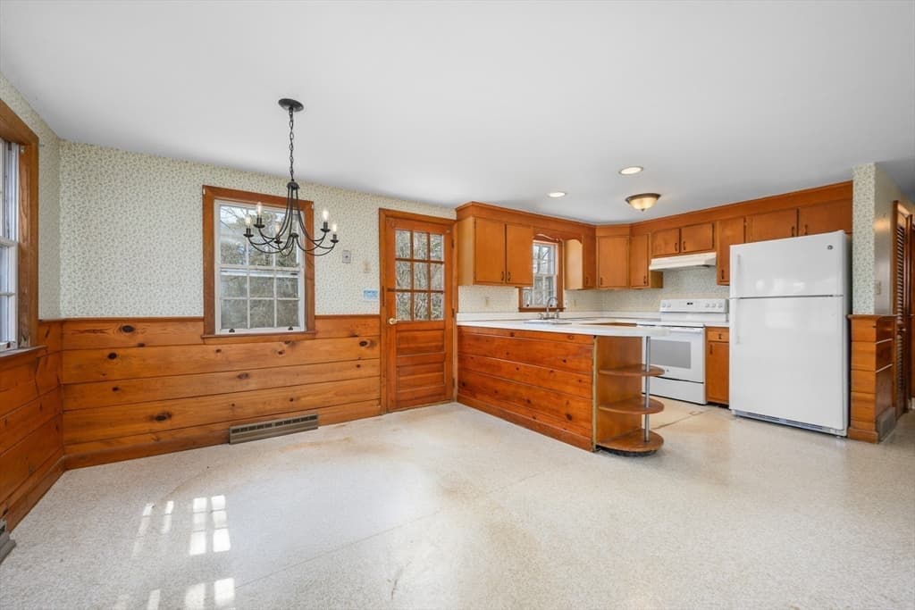 Single Family Residence at 21 Uncatena Rd, Mashpee MA 02649, photo 9 of 35