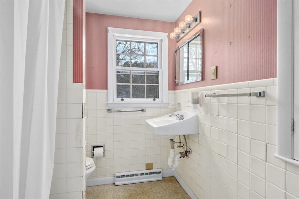 Single Family Residence at 21 Uncatena Rd, Mashpee MA 02649, photo 14 of 35