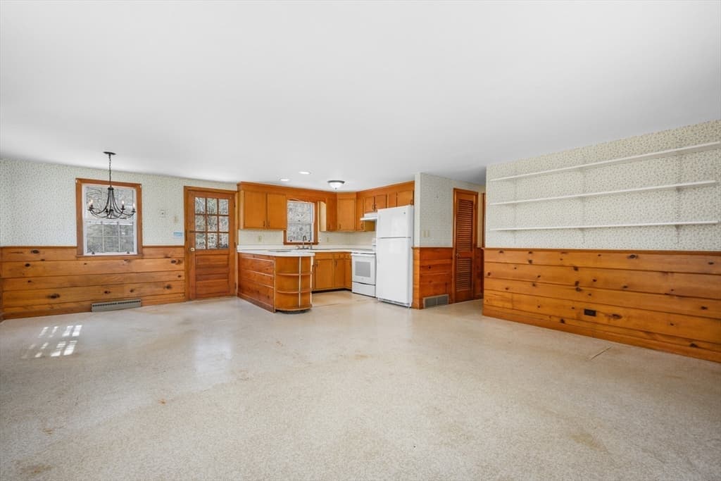 Single Family Residence at 21 Uncatena Rd, Mashpee MA 02649, photo 4 of 35