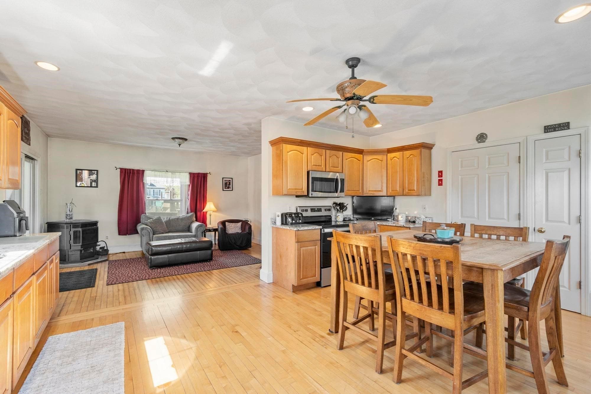 Single Family Residence at 3 Southwick Rd, Peabody MA 01960, Peabody, photo 4 of 42