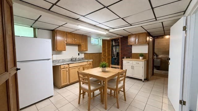 4 Family at 159 Pearl Street, Somerville MA 02145, photo 17 of 42