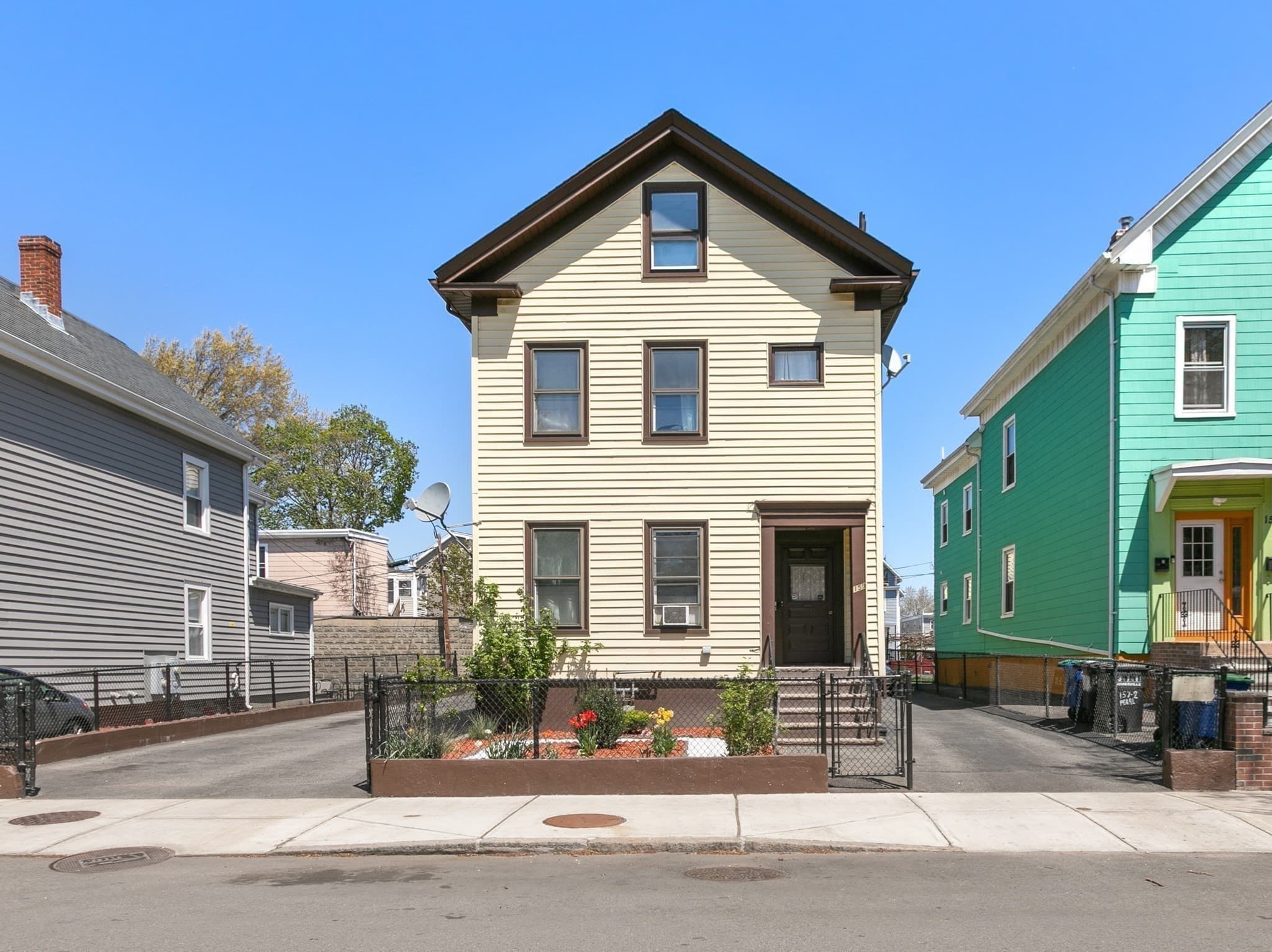 4 Family at 159 Pearl Street, Somerville MA 02145, photo 3 of 42