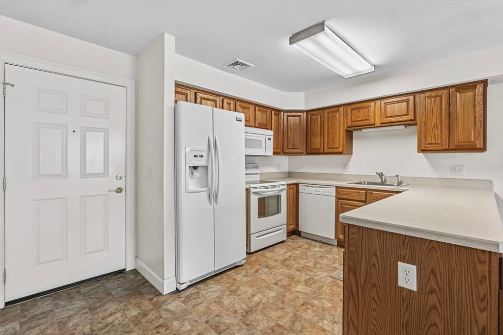 26 Greenleaves Dr # 602, Amherst MA 01002 photo 3