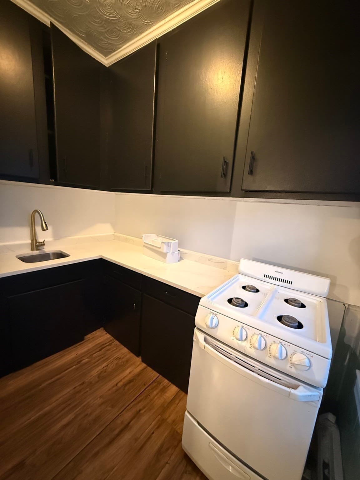 5-9 Family at 423 Division St, Fall River MA 02721, photo 6 of 10