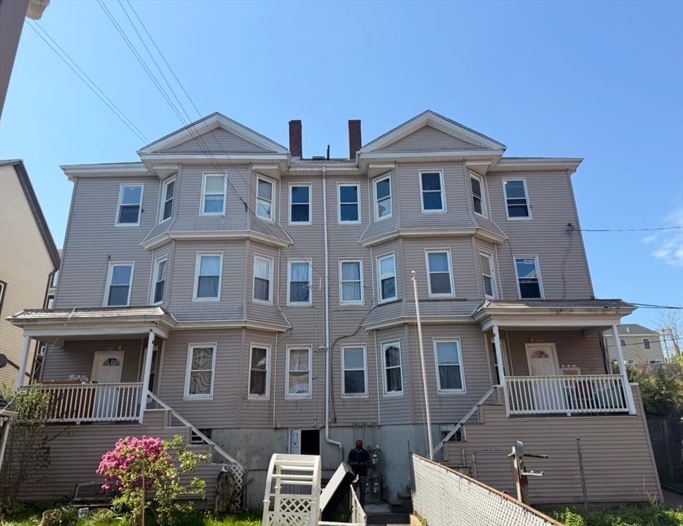 423 Division St, Fall River MA 02721