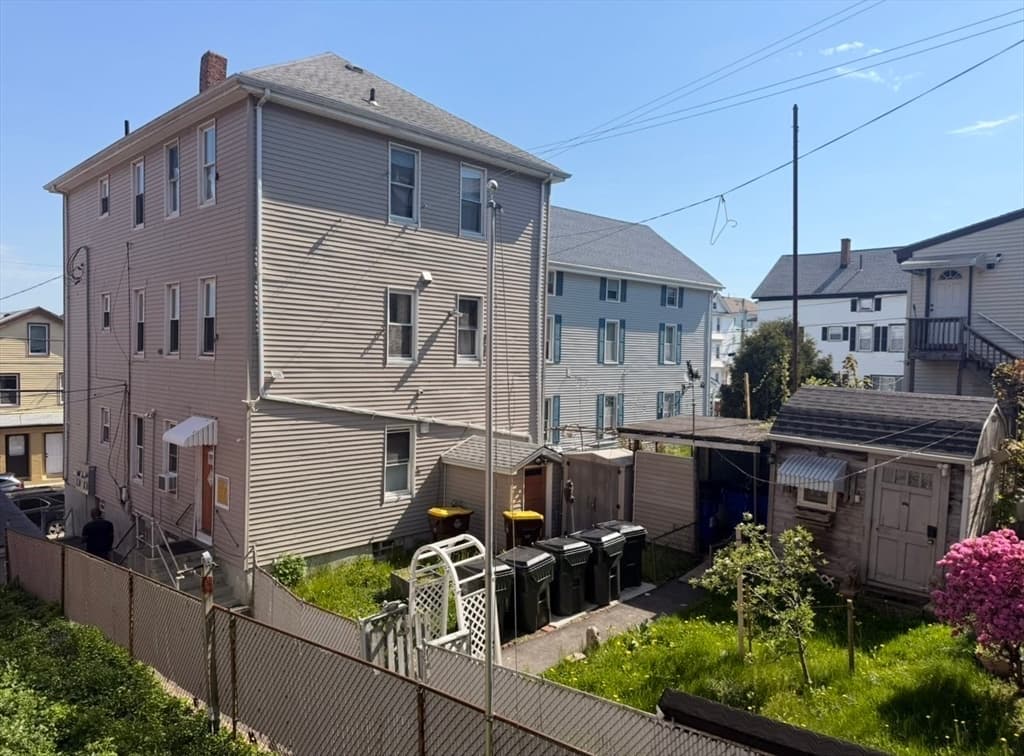 425 Division St, Fall River MA 02721 photo 3