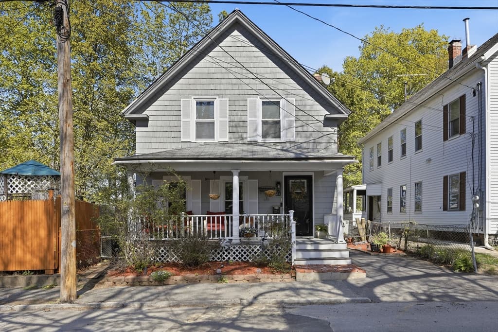 24 Lawrence St, Fitchburg MA 01420