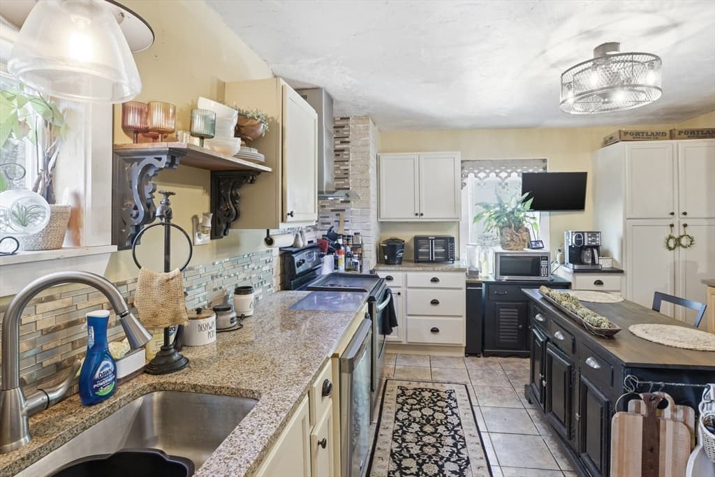 Single Family Residence at 24 Lawrence St, Fitchburg MA 01420, photo 18 of 31