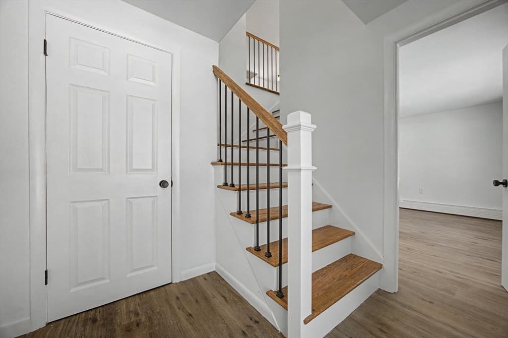 Single Family Residence at 12 Davis Road, Merrimack NH 03054, Merrimack, photo 4 of 31