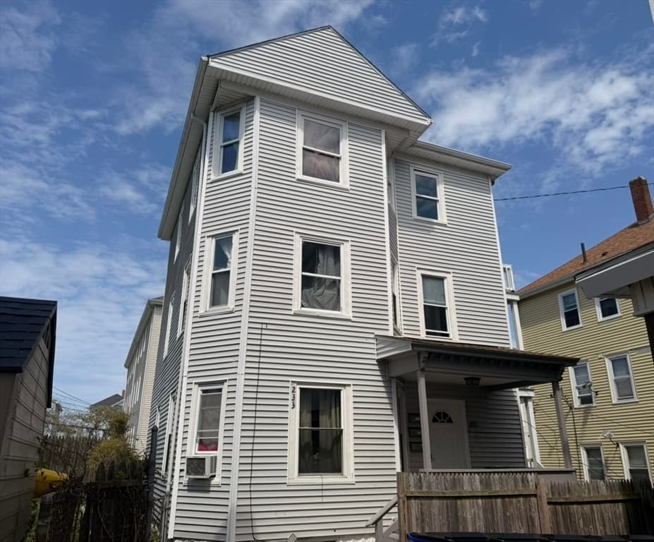233 Eagle St, Fall River MA 02721