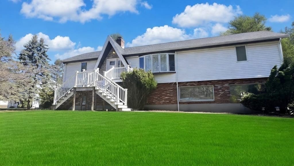 5 Flintlocke Rd, Franklin MA 02038