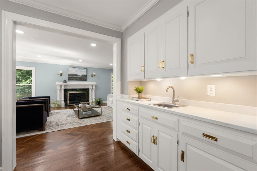64 Country Drive, Weston MA 02493 photo 8