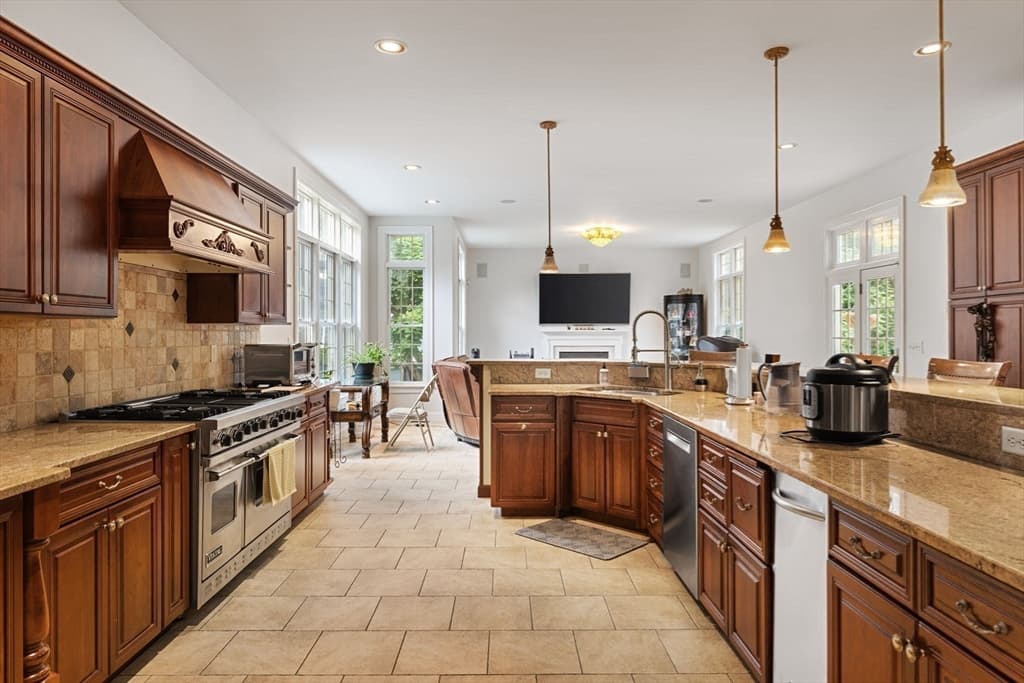 Single Family Residence at Six Ashley Court, Lynnfield MA 01940, Lynnfield, photo 9 of 41