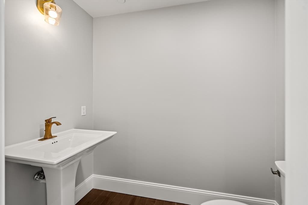 Condominium at 20 Mechanic Square # 2, Marblehead MA 01945, Marblehead, photo 7 of 35
