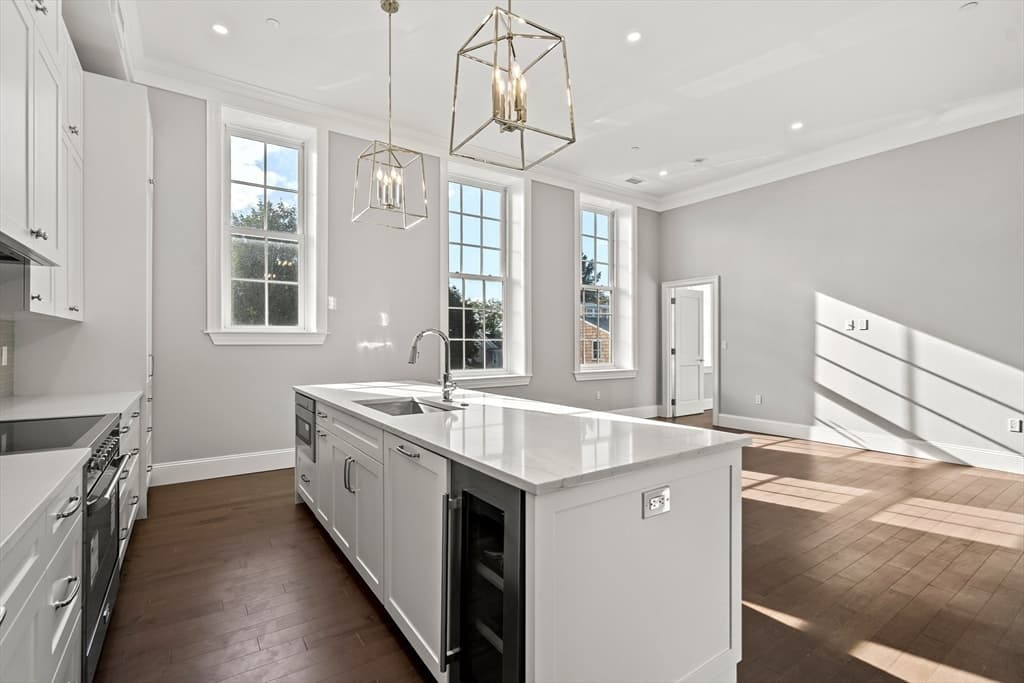 Condominium at 20 Mechanic Square # 2, Marblehead MA 01945, Marblehead, photo 5 of 35