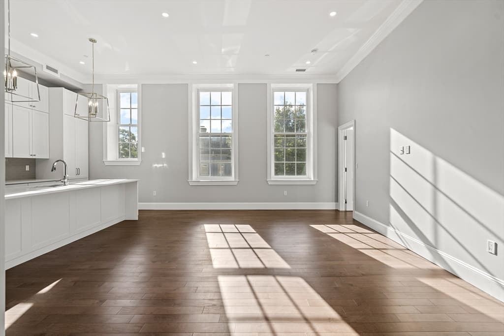Condominium at 20 Mechanic Square # 2, Marblehead MA 01945, Marblehead, photo 9 of 35