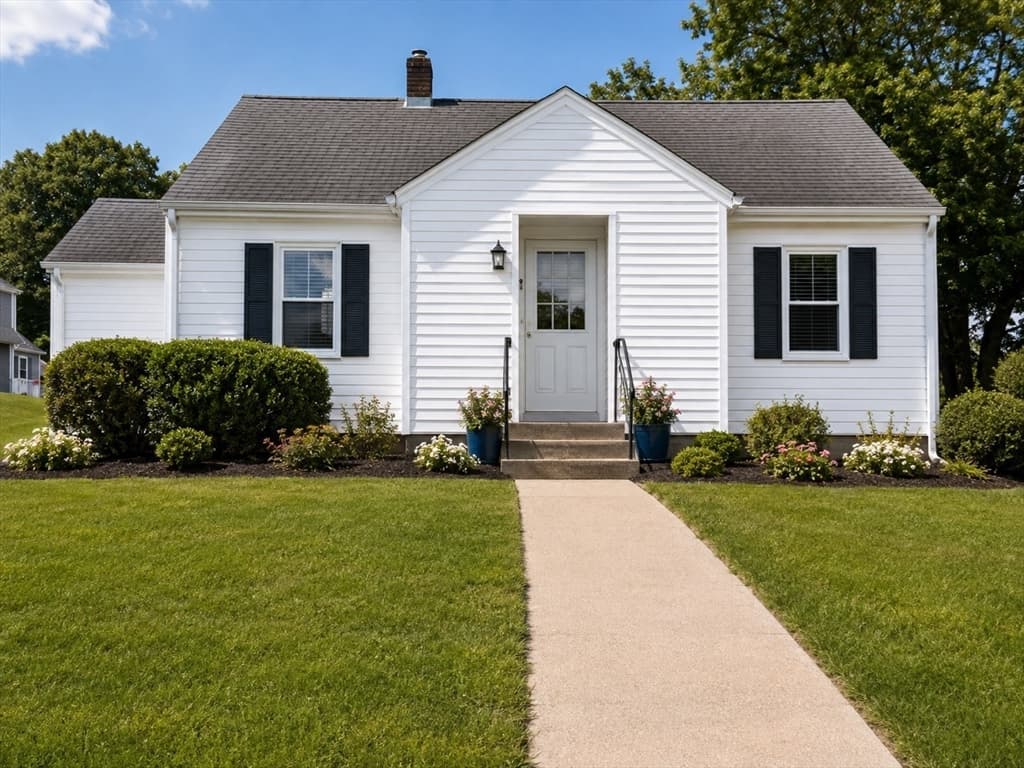 Single Family Residence at 349 Oak St, Clinton MA 01510, Clinton, photo 2 of 16