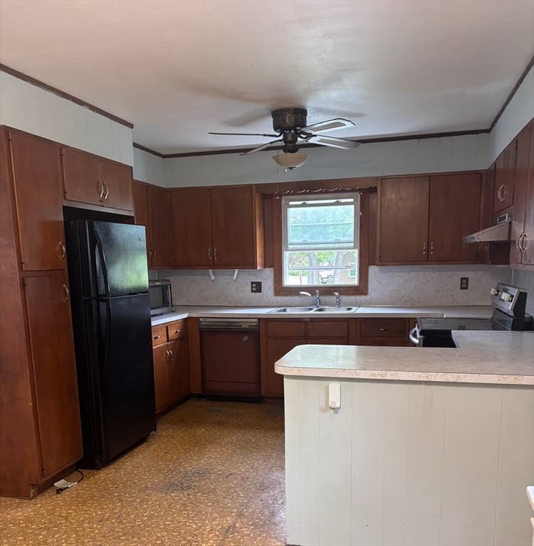 Single Family Residence at 349 Oak St, Clinton MA 01510, Clinton, photo 4 of 16