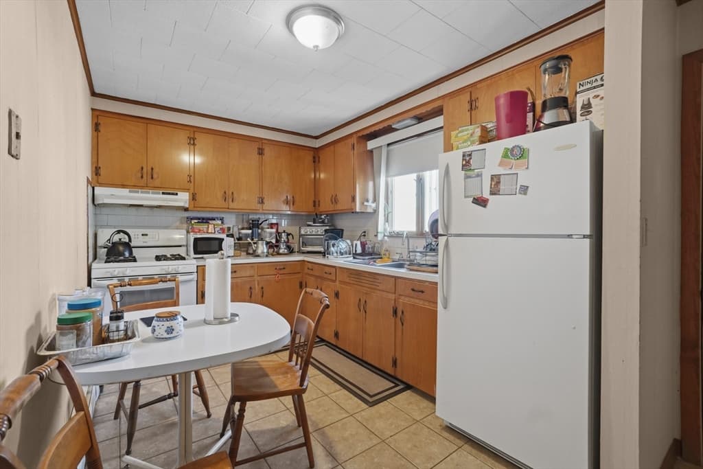 3 Family at 284 Broadway, Fall River MA 02721, photo 27 of 42