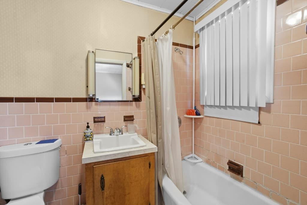 3 Family at 284 Broadway, Fall River MA 02721, photo 38 of 42