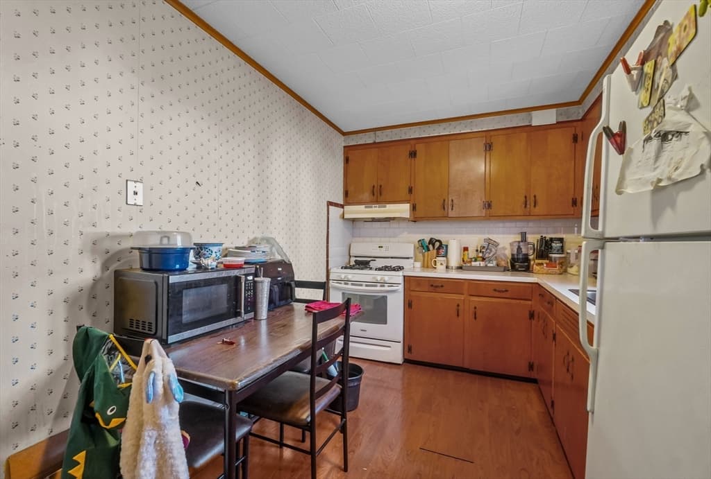 3 Family at 284 Broadway, Fall River MA 02721, photo 15 of 42