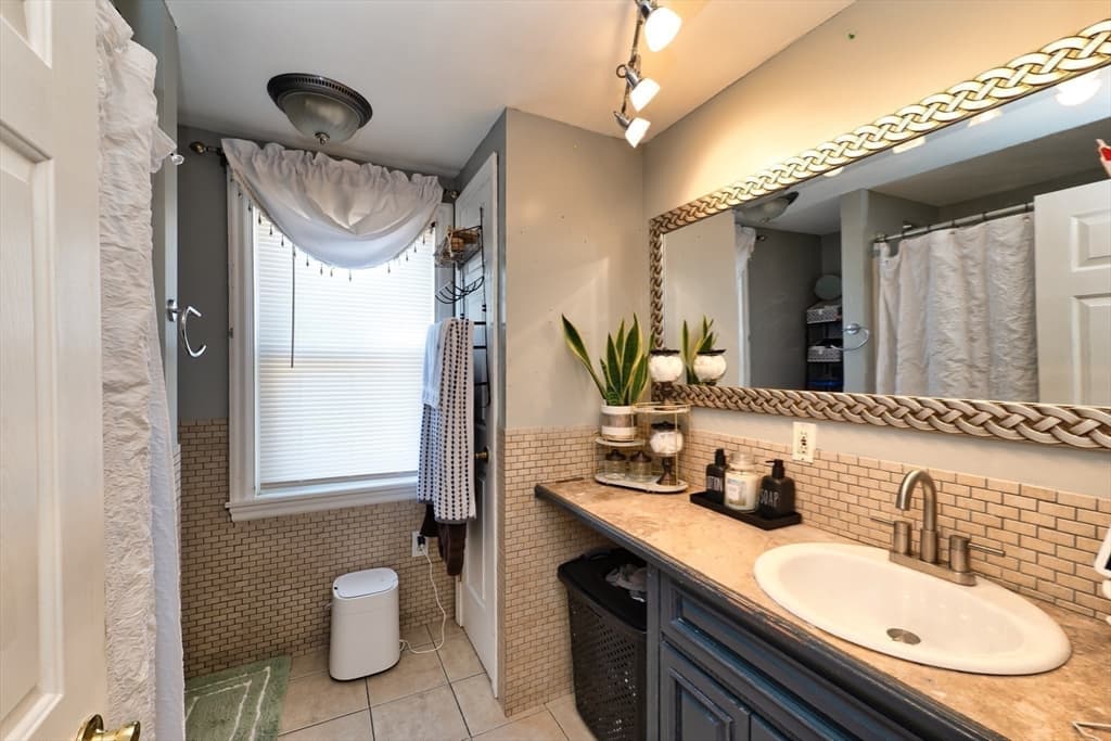 235 Chavenson St, Fall River MA 02723 photo 28