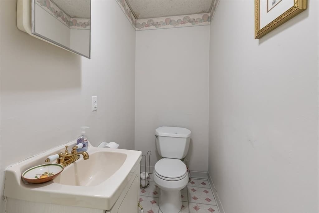 Commercial Sale at 193-195 Winthrop St, Winthrop MA 02152, Winthrop, photo 9 of 42