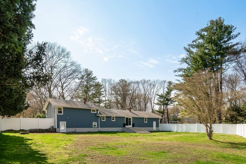 Single Family Residence at 118 North St, Grafton MA 01519, photo 5 of 29