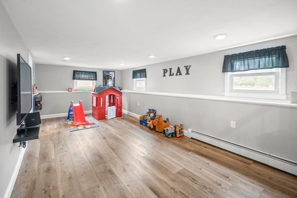 Single Family Residence at 118 North St, Grafton MA 01519, photo 14 of 29