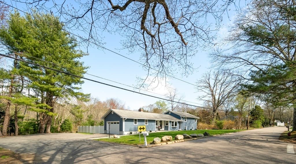 Single Family Residence at 118 North St, Grafton MA 01519, photo 4 of 29