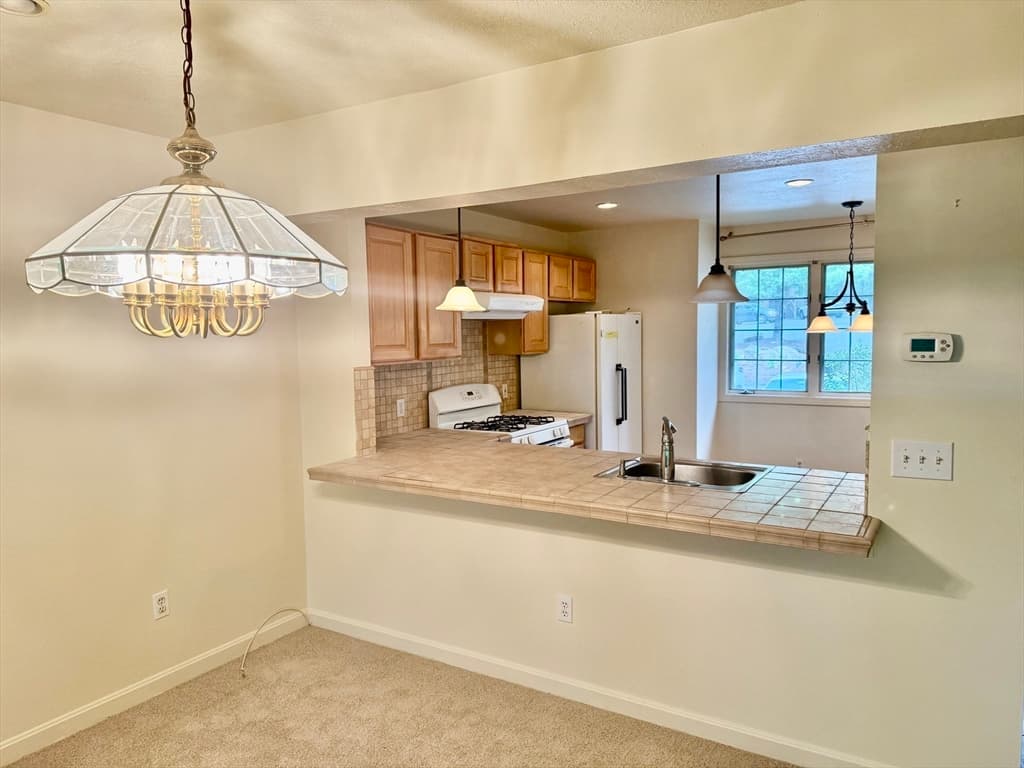 Condominium at 6 Lilac Court # 6, Hopkinton MA 01748, Hopkinton, photo 2 of 21