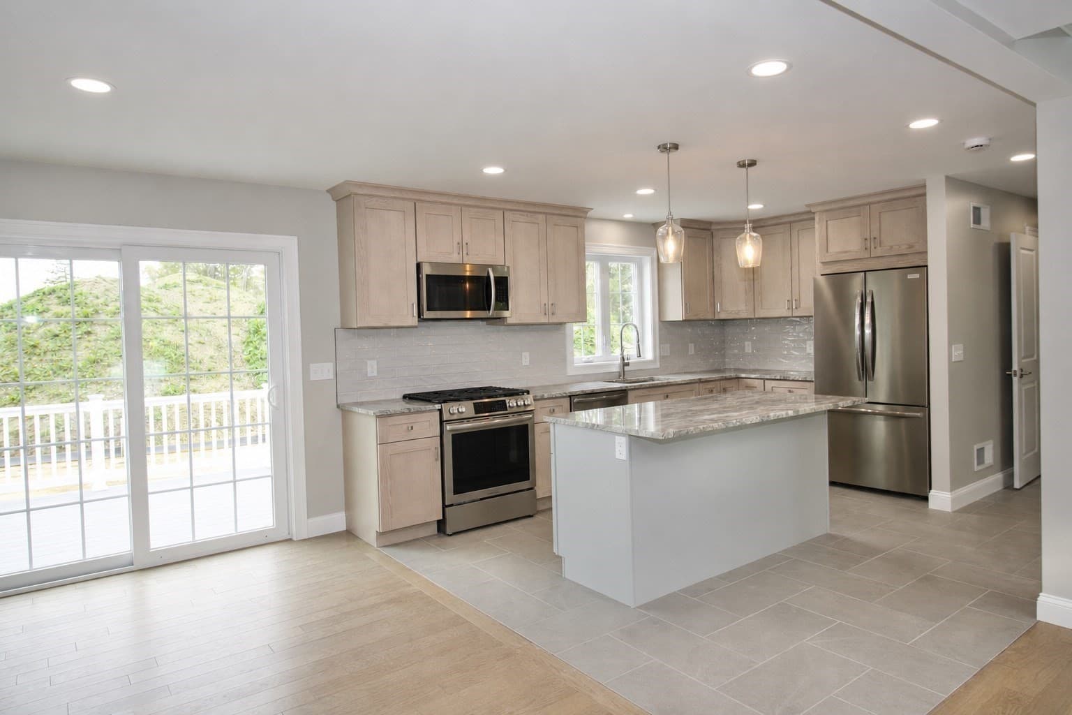 Single Family Residence at 47 Seth Daniel Drive, New Bedford MA 02745, New Bedford, photo 7 of 42