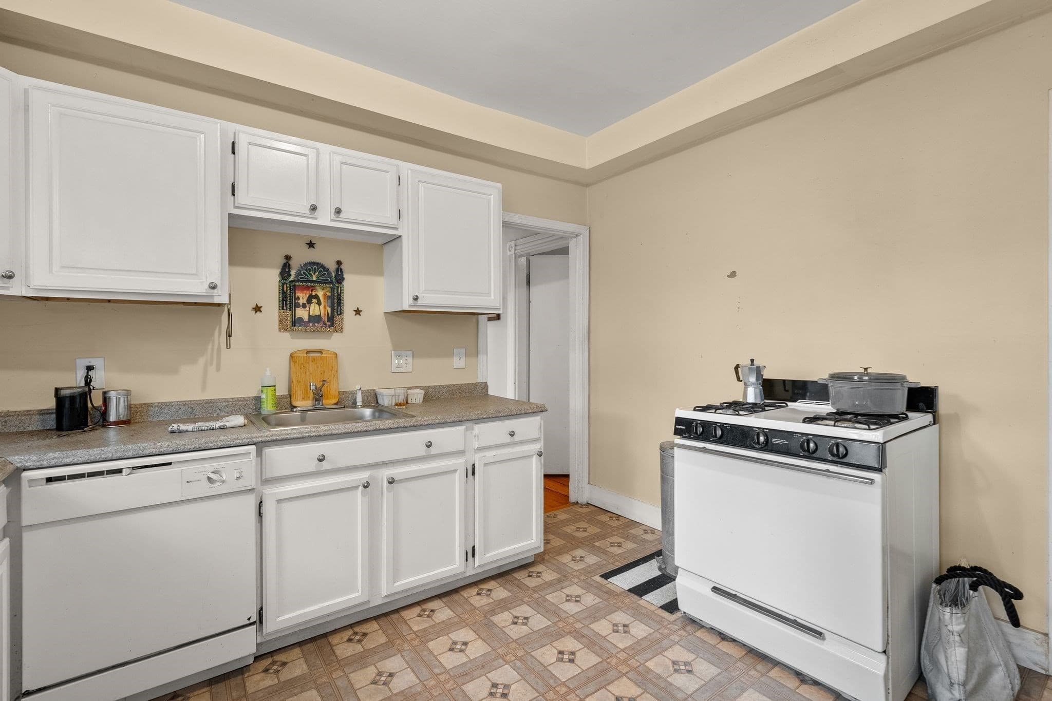 3 Family at 177 Chestnut Avenue, Boston MA 02130, photo 9 of 27