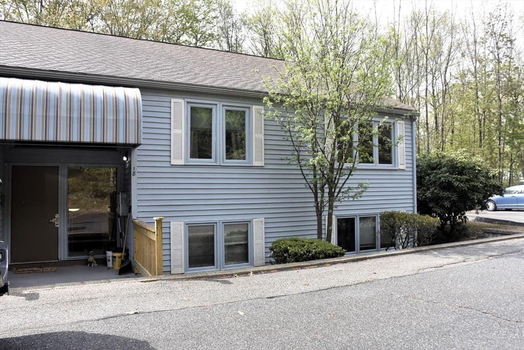 18 Maria Ave # A, Southbridge MA 01550