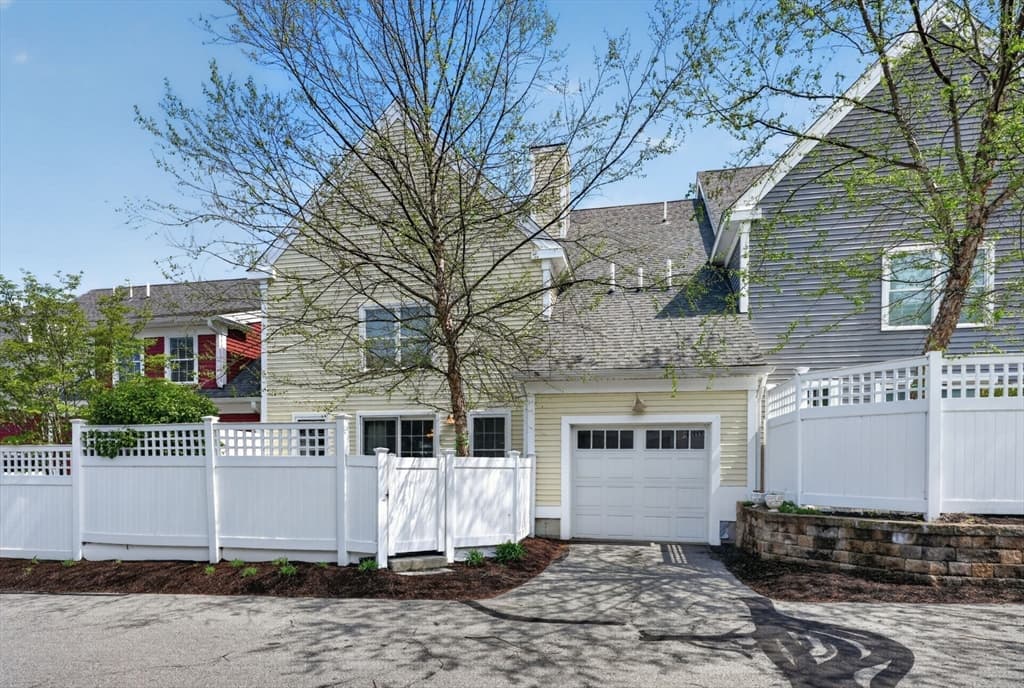 Condominium at 15 Hastings Road # 15, Hudson MA 01749, Hudson, photo 3 of 41