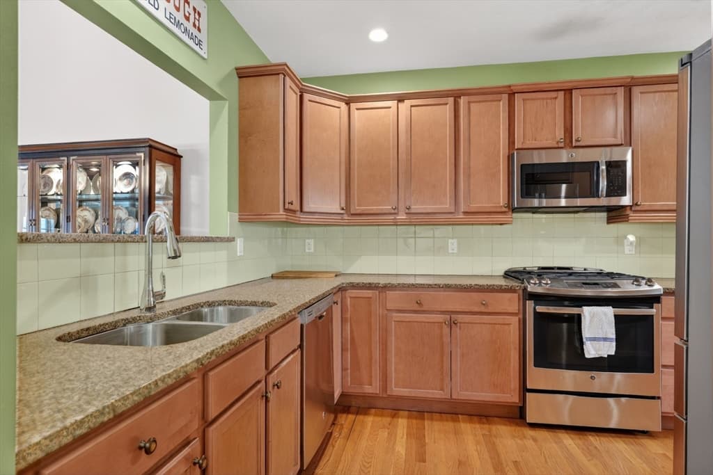 Condominium at 15 Hastings Road # 15, Hudson MA 01749, Hudson, photo 11 of 41
