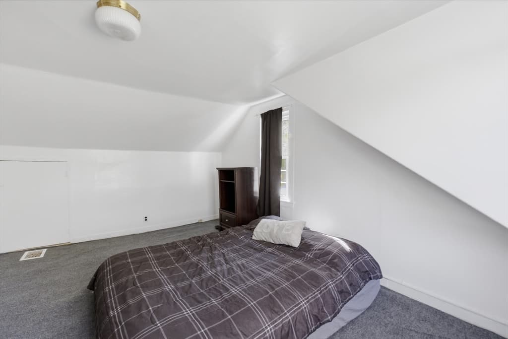 3 Family at 196 Highland St, Taunton MA 02780, photo 23 of 41
