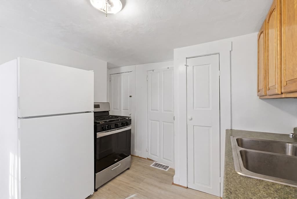 3 Family at 196 Highland St, Taunton MA 02780, photo 19 of 41