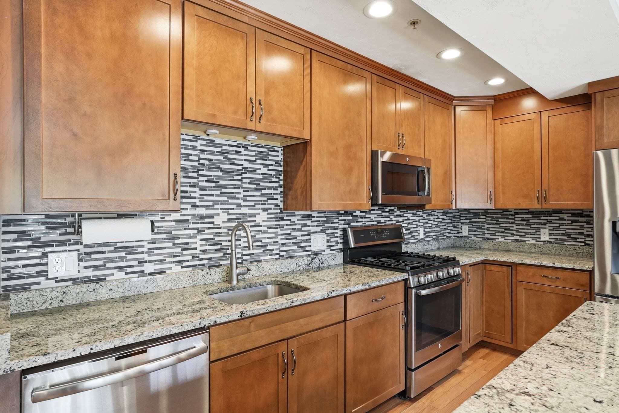 Condominium at 60 Lenox St # 11, Norwood MA 02062, photo 5 of 37